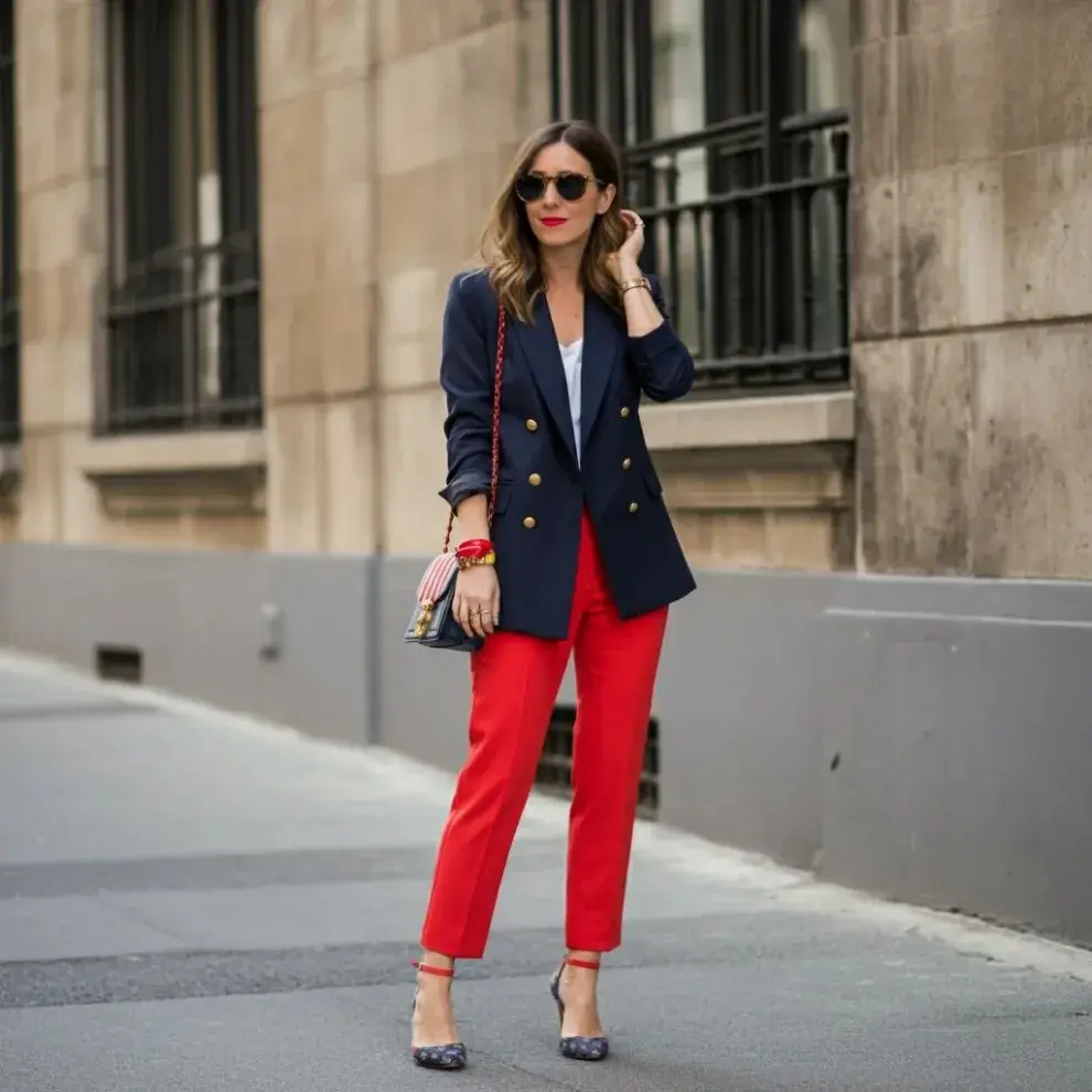 Después de temporadas dominadas por paletas más apagadas, el 2026 marca el regreso de los colores saturados.