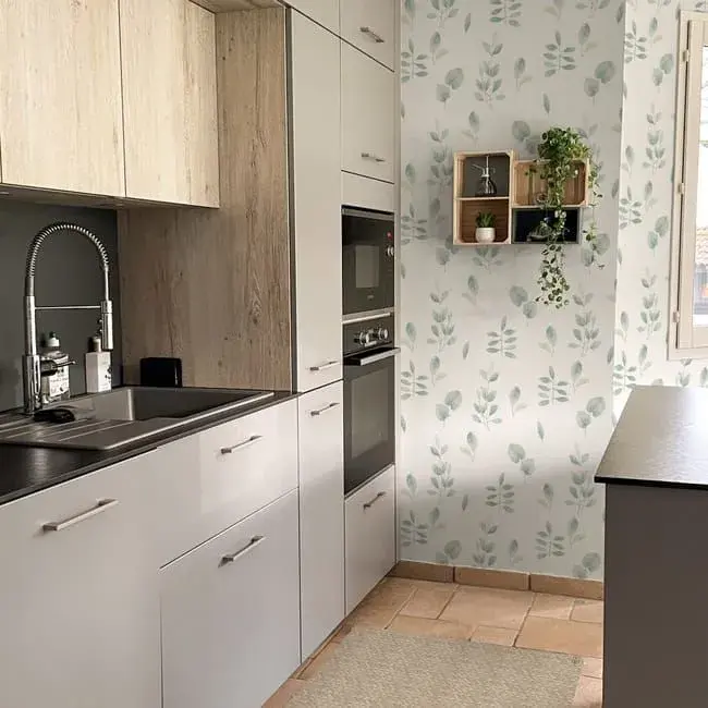 Remodelar la pared de la cocina no requiere necesariamente una gran inversión, sino buenas decisiones.