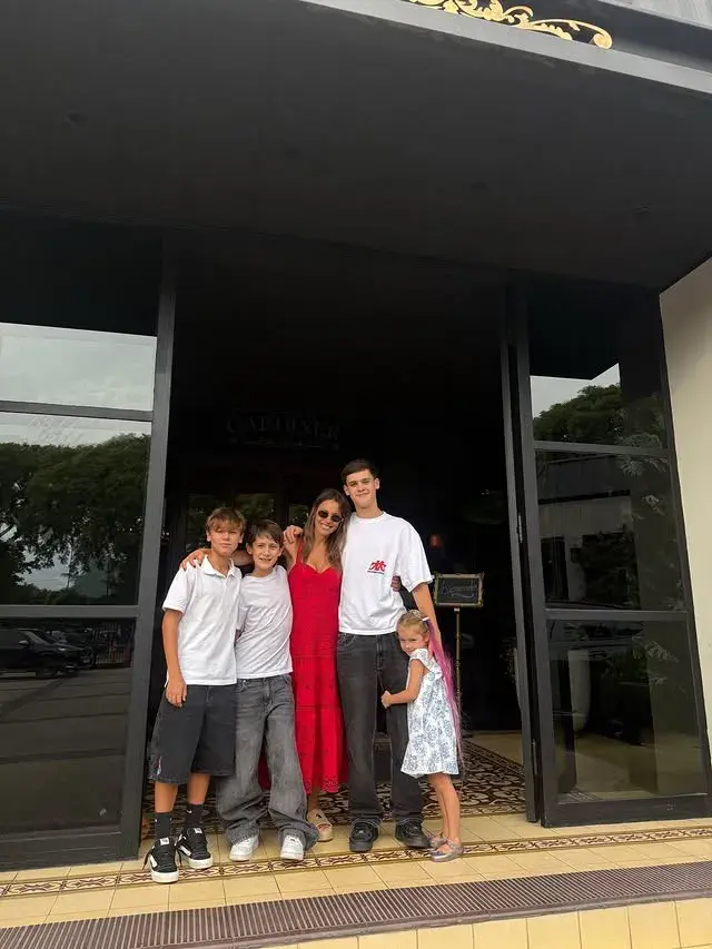 "Nuestro plan es estar juntos haciendo cualquier cosa. Miramos series en familia, también tenemos el fútbol de los sábados del colegio que salimos temprano y vamos todos"