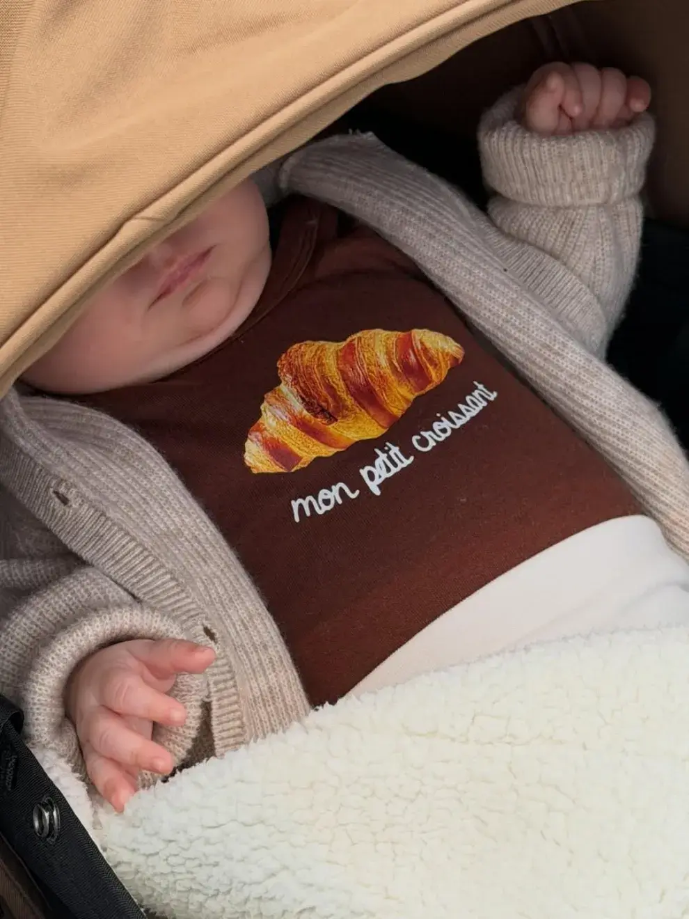 Lejos del ritmo vertiginoso de los sets y las alfombras rojas, la actriz española se sumerge hoy en una rutina atravesada por la maternidad, junto al Chino Darín y su hijo Dante,