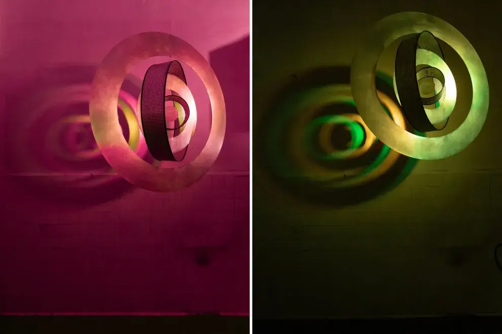 "A primera vista, todo es mágico, pero al instante siguiente podríamos de igual modo pensar que es engañoso. A veces, nada es lo que parece", dice la curadora Florence Baranger.