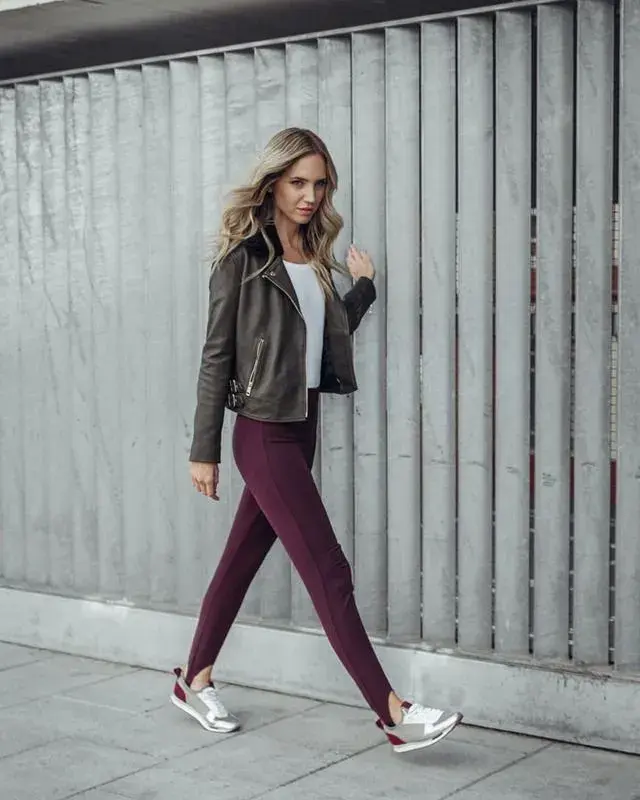 El regreso del fuseau no es casual. En un contexto donde la comodidad sigue siendo prioridad, esta prenda logra un equilibrio ideal entre confort y estilo.