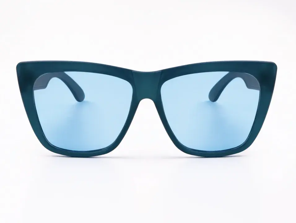 L'Escala Azul. (Bonding Eyewear, $114.900)