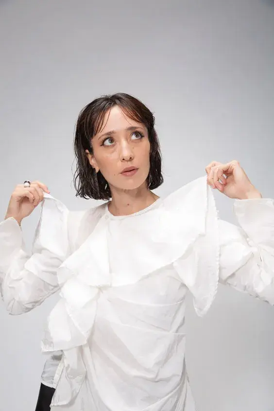 Camisa (Esquina), anillo y aros (Cipriano). 