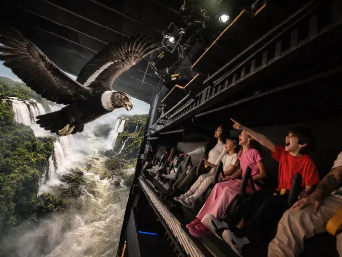 Experiencia inmersiva aérea en Mundo Gea, en el Ecoparque de CABA.