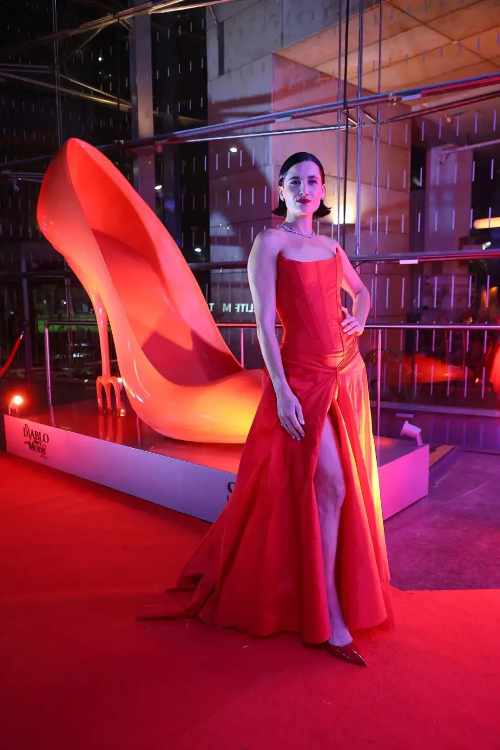 Florencia Torrente con un diseño de Valentina Schuchner, joyas Swarovski y un calzado especialmente elegido para la ocasión: Prada