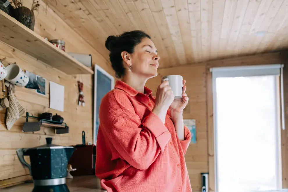 Foto de mujer relajando.
