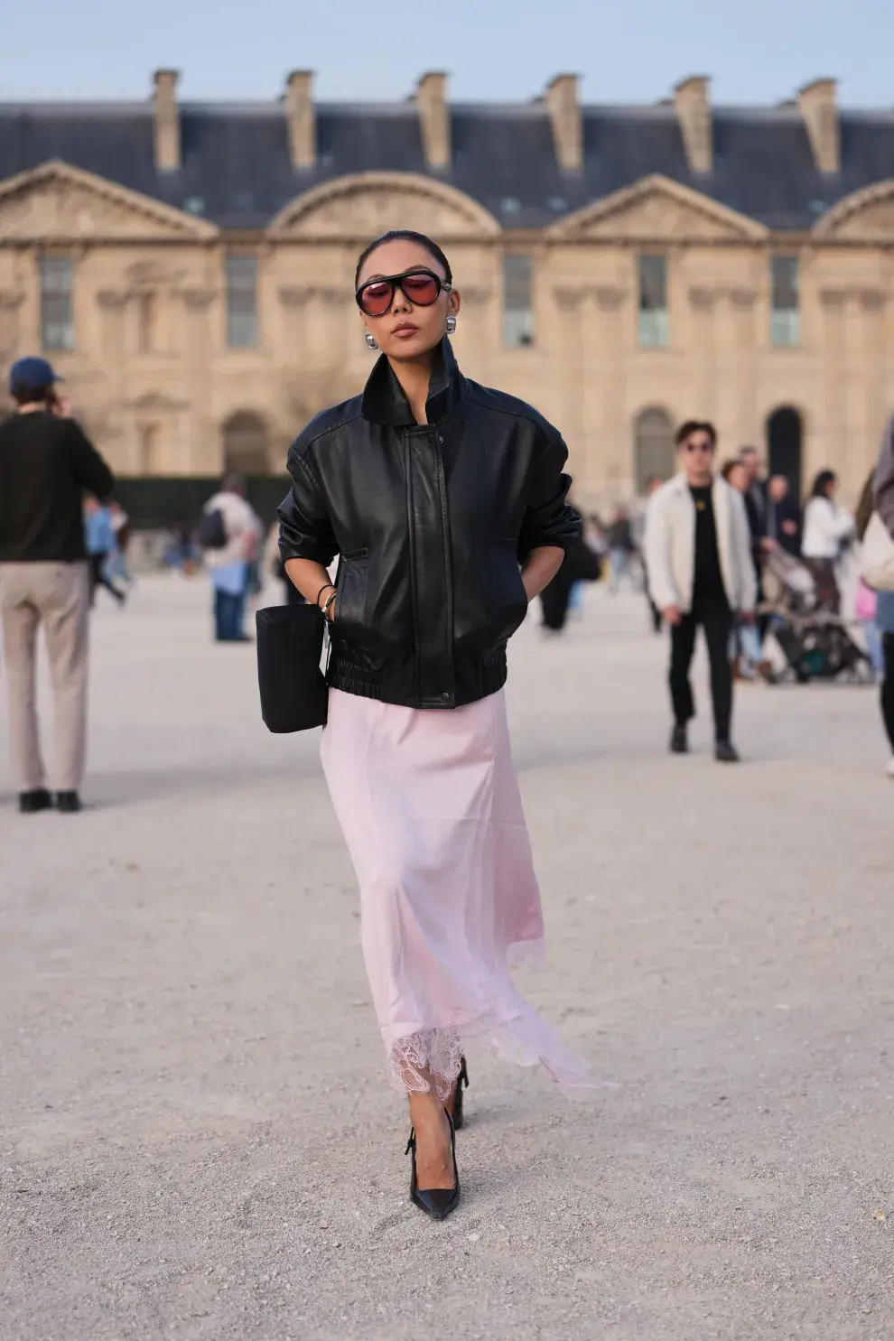 Vestido lencero en otoño: el clásico noventoso que vuelve a ser protagonista