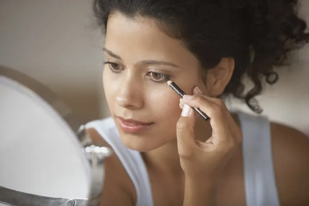 Los ojos miel o avellana tienen una característica única: pueden variar según la iluminación y suelen tener destellos dorados o verdosos.