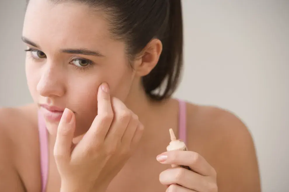 La base perfecta para el otoño: cómo elegirla según tu tipo de piel y la luz de la temporada