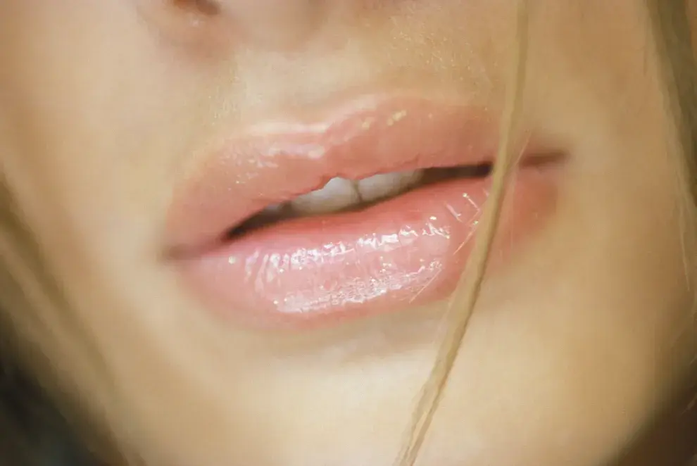 Foto de labios de mujer.