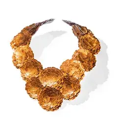 Andrea de Navarrete: la diseñadora que transforma residuos en joyería contemporánea sostenible