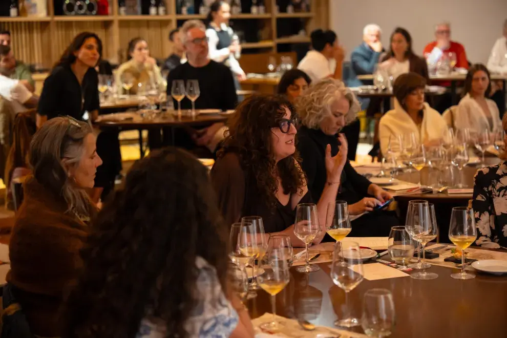 Momento de decantar: ideas, apuntes, intercambio de opiniones y una copa de vino en el entorno íntimo del Winespot.