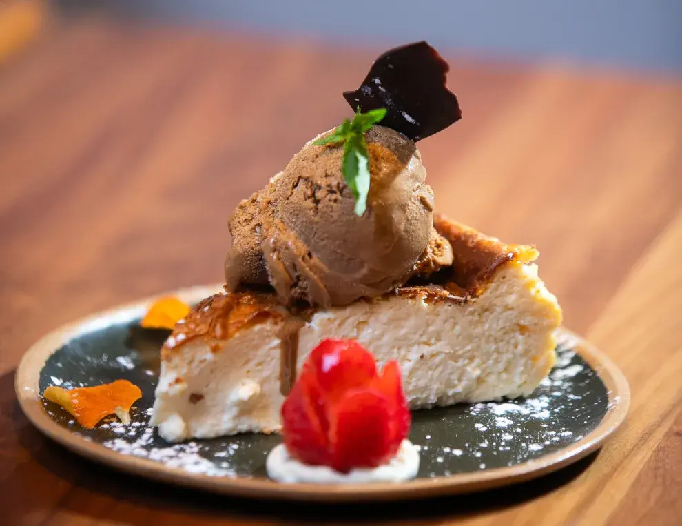 En La Vicente López, los helados son elaborados en el lugar con máquina italiana, usan ingredientes naturales, sin conservantes ni aditivos.