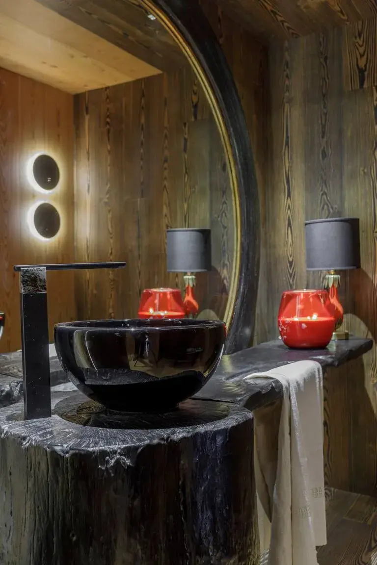 Materiales nobles y decisiones coherentes construyen un lujo más silencioso, donde cada detalle suma sin necesidad de excesos.