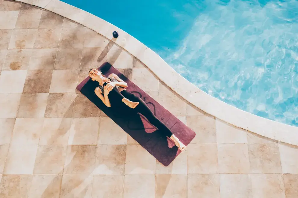 Foto de mujer haciendo ejercicio.