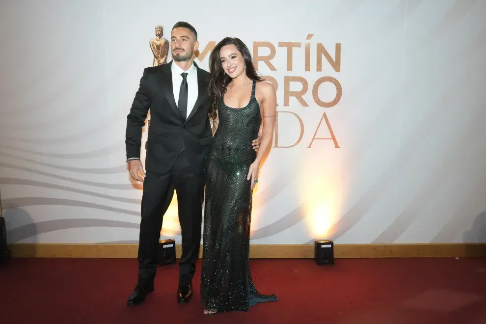 Nicolás Occhiato y Flor Jazmín Peña en la alfombra roja de los Martín Fierro de la Moda 2026.