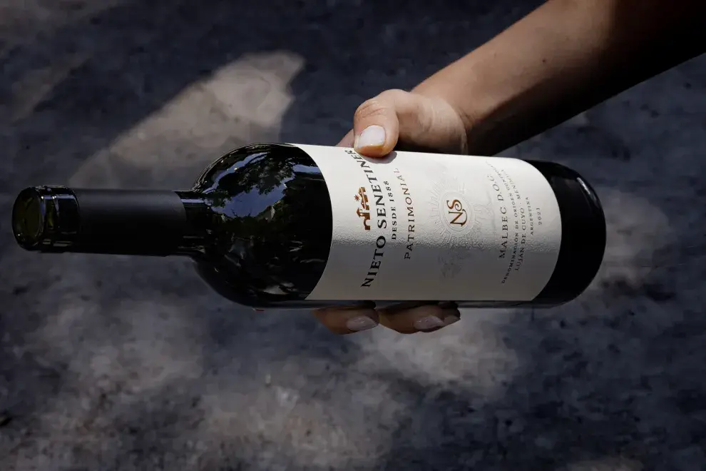 9. Nieto Senetiner Patrimonial Malbec D.O.C 2021 ($15.000, Mendoza – Luján de Cuyo)