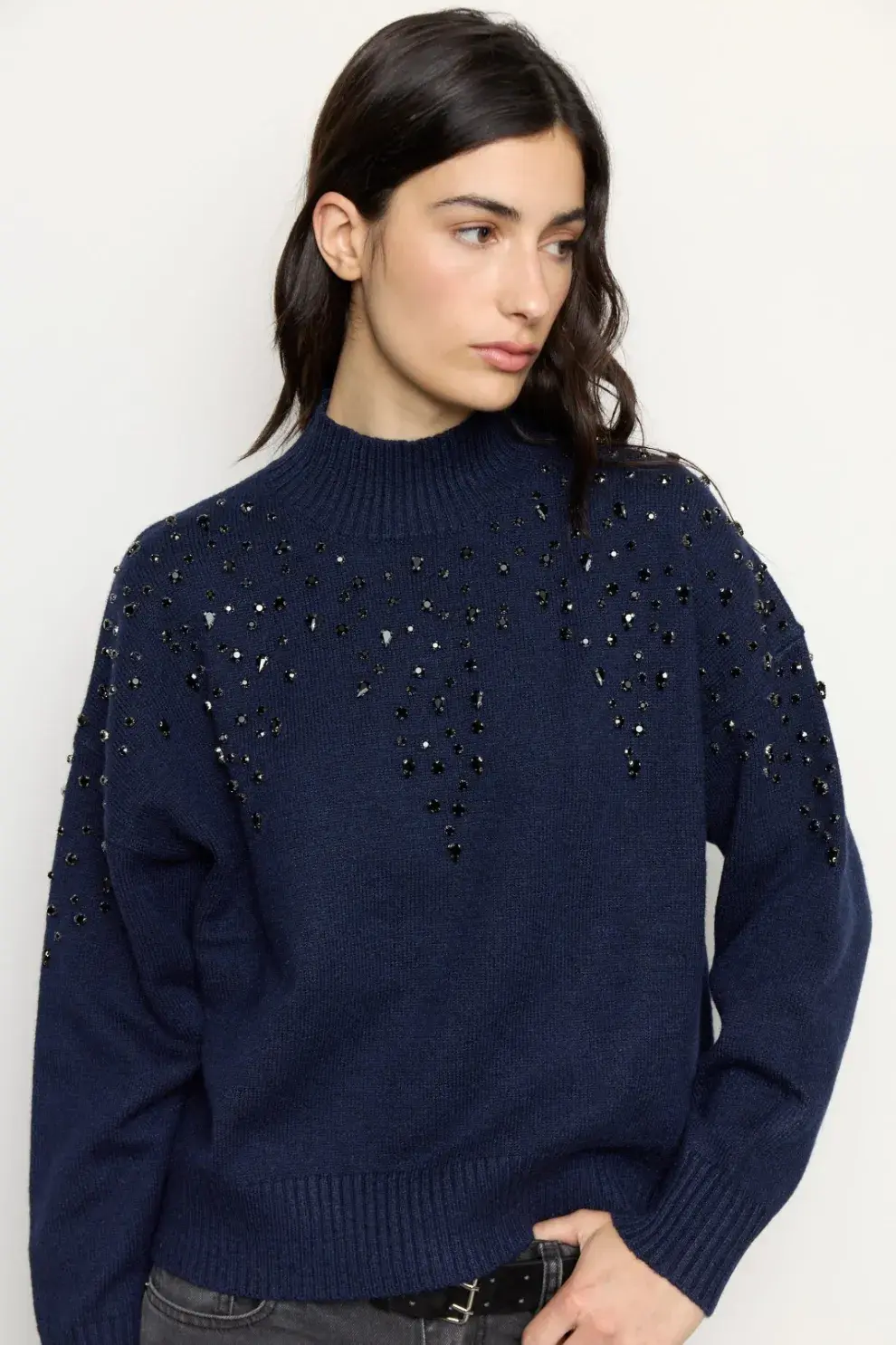 Un sweater repleto de brillos, perfecto para la noche (VER $ 89.900)