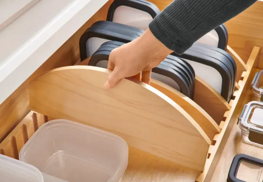 Se trata de una pieza pensada para optimizar el espacio y, al mismo tiempo, mejorar la experiencia cotidiana en la cocina.