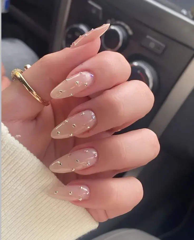 Uñas “je ne sais quoi”: la manicura minimalista y chic perfecta para el otoño