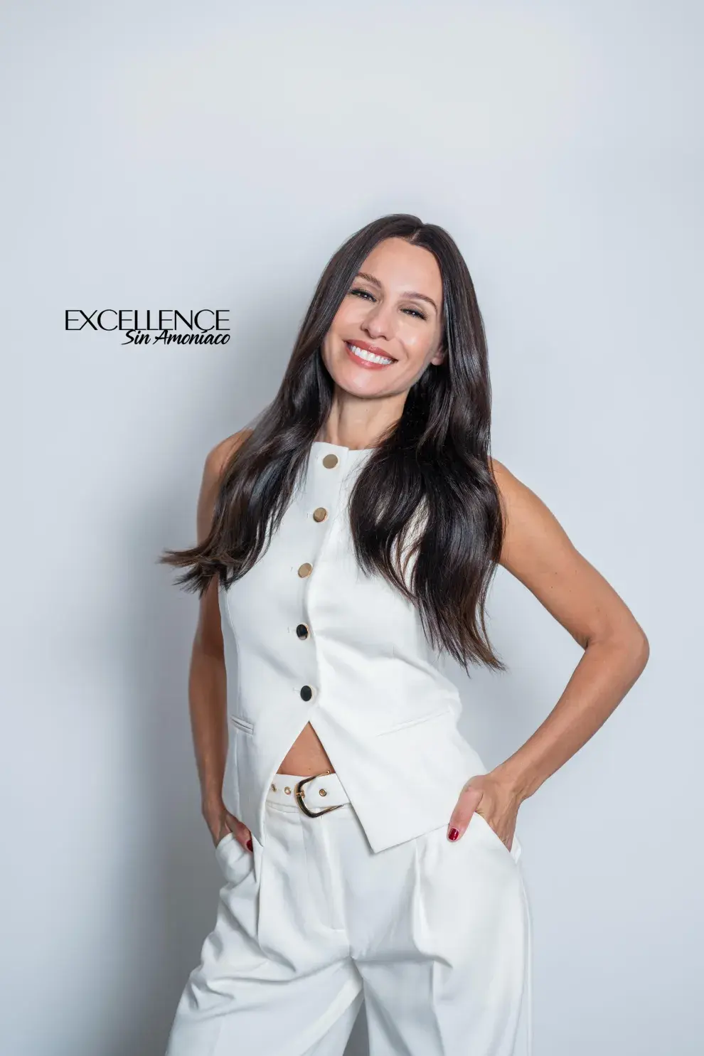 A pocas horas del Martín Fierro de la Moda, Pampita apostó a un tono más oscuro y lo compartió en sus redes