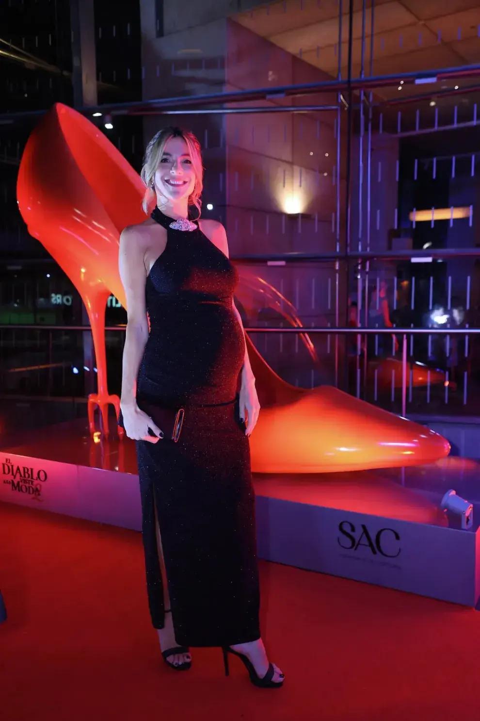 Con su embarazo "a término" y el inminente nacimiento de Vito, María Belén Ludueña eligió un look de Natalia Antolín para la noche en el MALBA