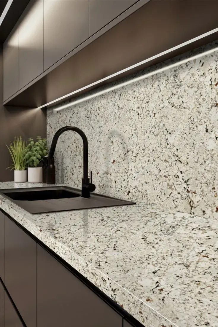 En cocinas modernas, también se lo combina con detalles en metal negro, dorado o acero inoxidable, logrando un equilibrio entre lo sofisticado y lo contemporáneo.