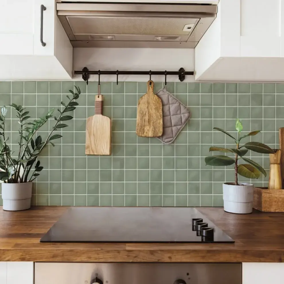 Los revestimientos vinílicos y superficies continuas se imponen en las cocinas modernas por su practicidad, diseño y fácil instalación, desplazando a los clásicos azulejos.