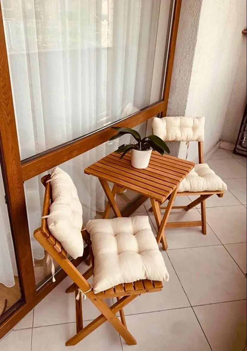 Balcones estrechos: ideas simples y cancheras para aprovecharlos al máximo este otoño
