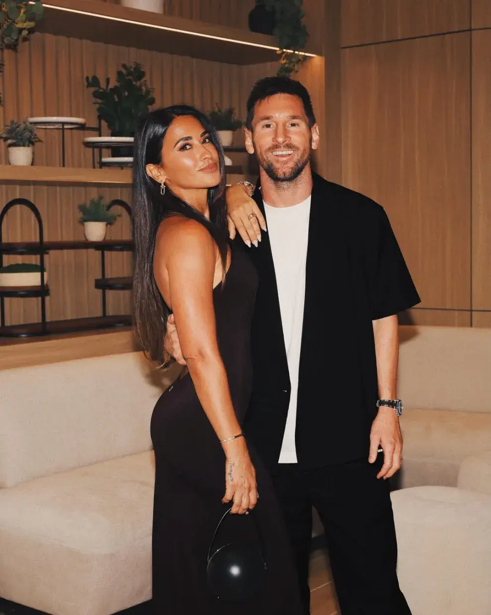 La influencer y empresaria acompañó al futbolista en el exclusivo evento y compartió imágenes del encuentro en sus redes sociales.