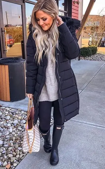 La mezcla de texturas es justamente lo que vuelve más interesante este tipo de outfits.