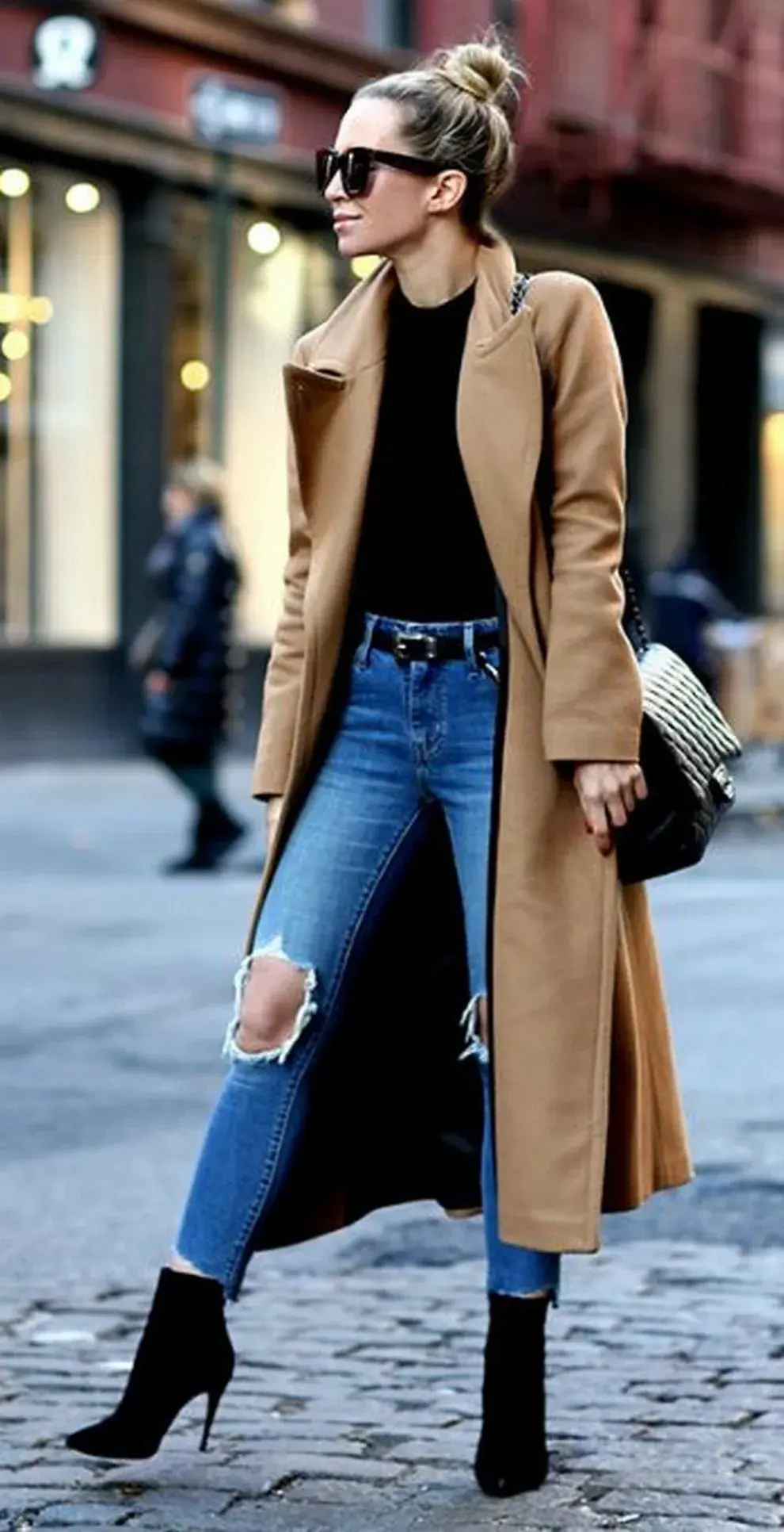 Son ideales para tapados oversized, modelos teddy o prendas de pelo sintético, y tienen la ventaja de adaptarse tanto a looks casuales como más formales.