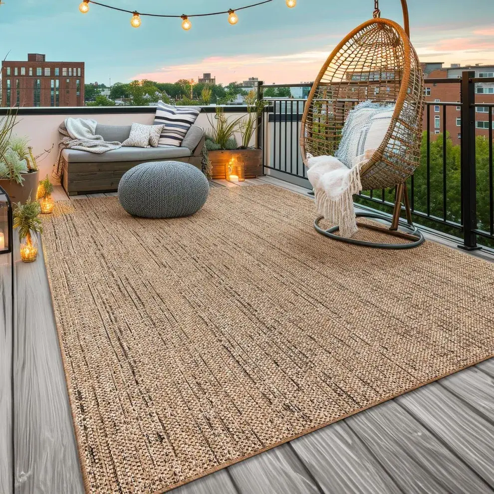 Foto de terraza con gran alfombra.