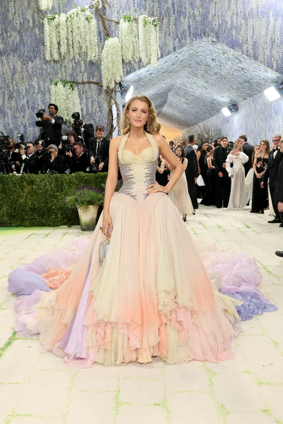 Blake Lively con look de Atelier Versace en la Met Gala 2026.