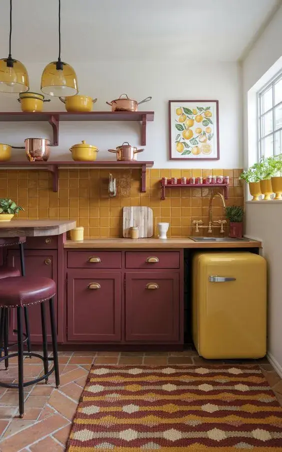 Tiny kitchens: 7 ideas deco para que tu cocina parezca más amplia y luminosa.