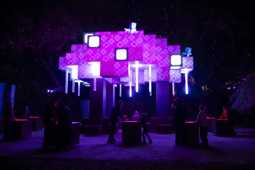 El cerezo iluminado en plena Ciudad Universitaria en Minecraft Experience.