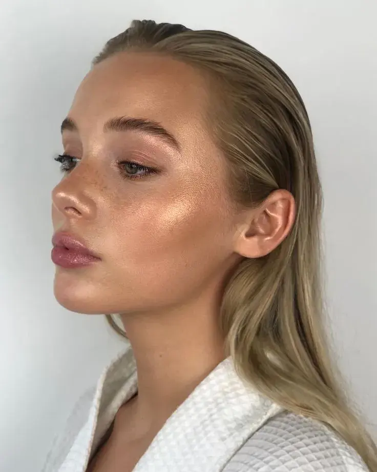 Si hay una regla que repiten maquilladores y beauty lovers es esta: menos es más. 