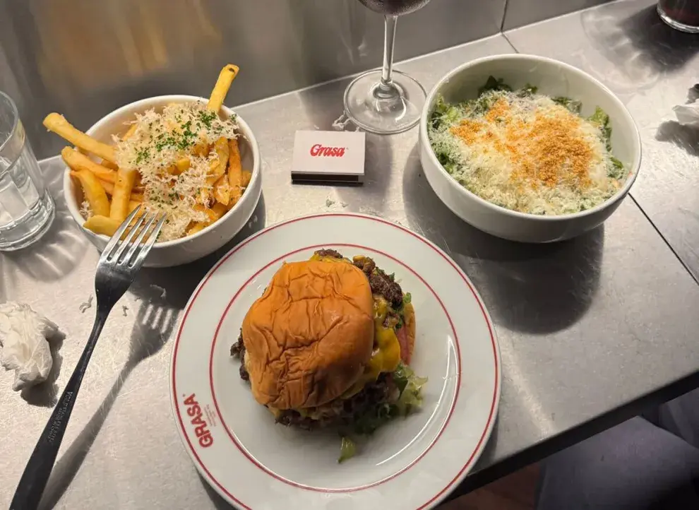 Hamburguesas y vinos en Grasa desde el atardecer