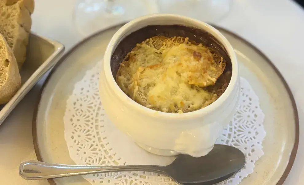 Sopa de cebolla clásica