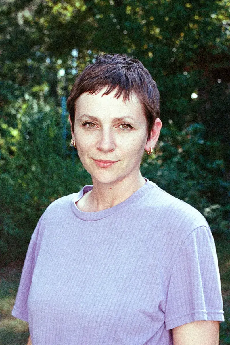 La escritora francesa Phoebe Hadjimarkos Clarke y el investigador argentino Diego Golombek participarán del encuentro “Ciencia en ficción. ¿Cómo imaginar lo que todavía no entendemos?”