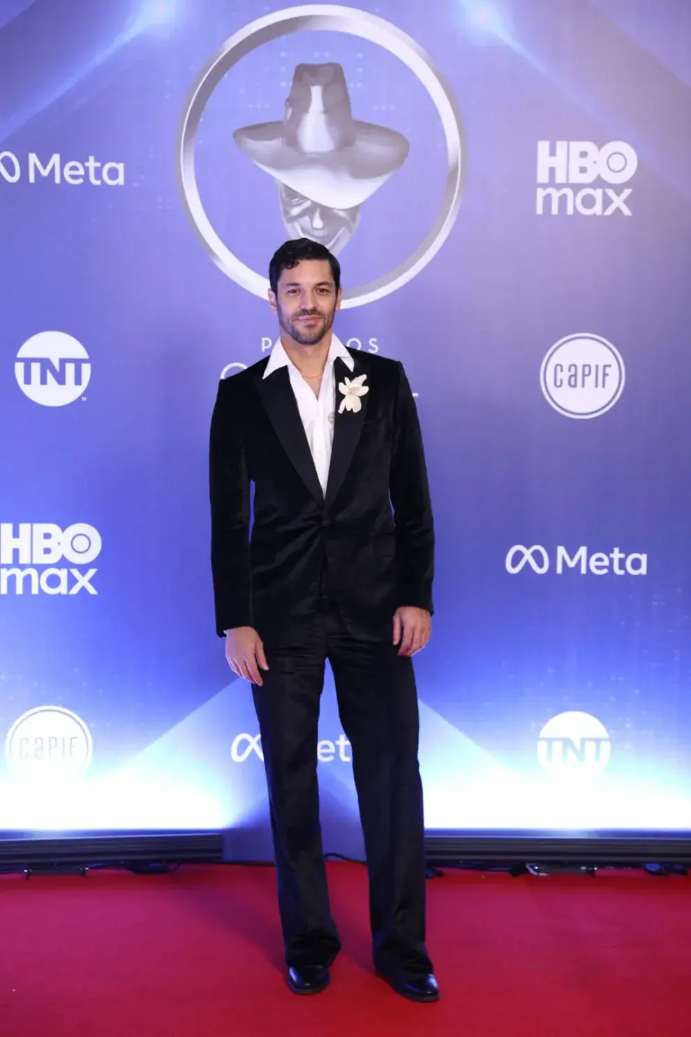 Otro de los que eligió el terciopelo para esta glamorosa entrega de premios fue Juan Ingaramo.