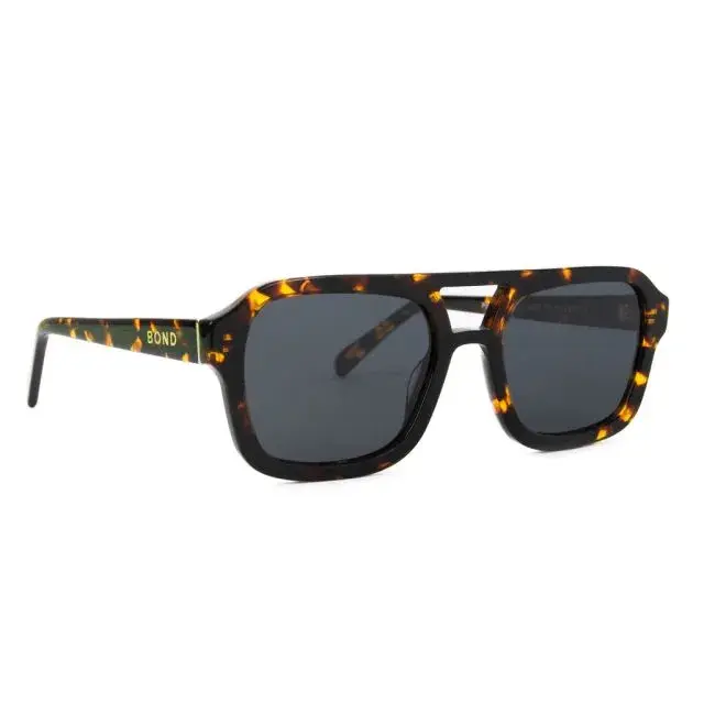 Los lentes de sol son un indispensable para todo el año (BONDING EYEWEAR $139.500)