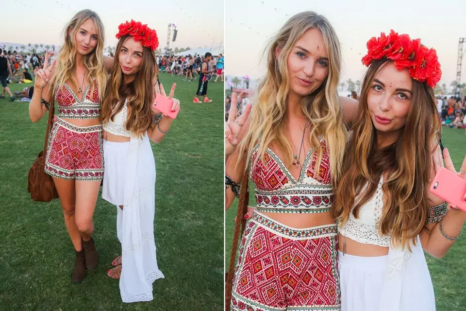 Los crop tops son la estrella de este año en el festival. Muy lindos los looks boho de estas dos chicas
