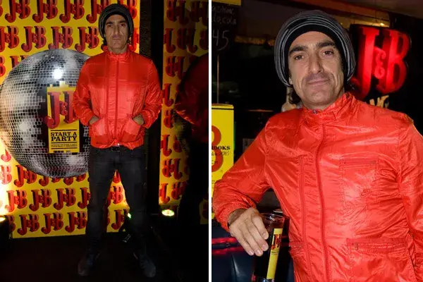 Favio Posca fue a una fiesta de JB con una campera en rojo furioso y su ya clásico gorro