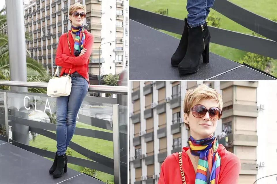 Mónica Antonópulos sumó color al evento con su camisa roja y pañuelo multicolor. ¿Qué te parece su onda?