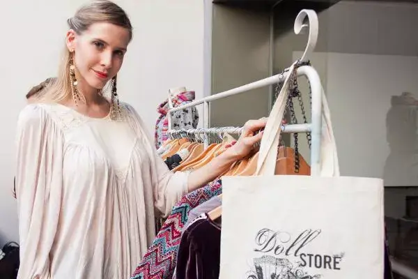 Guillermina Valdéz prefiere la comodidad de las túnicas para un look más hippie