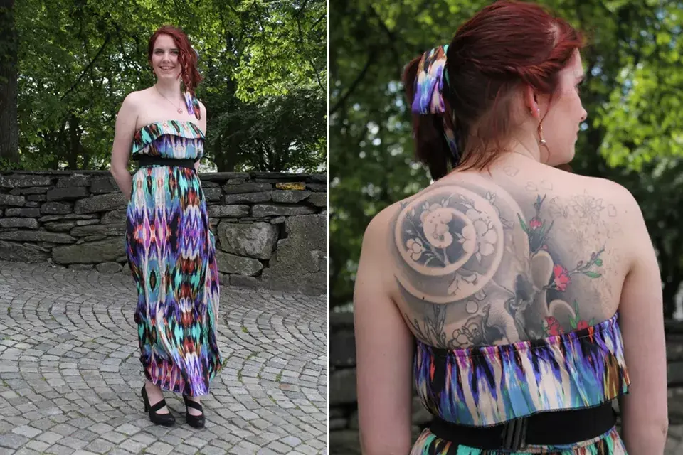 Esta chica combinó el maxivestido estampado con el moño que usó para el pelo. ¡Y aprovechó la espalda baja para mostrar sus tatuajes!