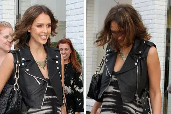 El pelo sobre la cara para Jessica Alba