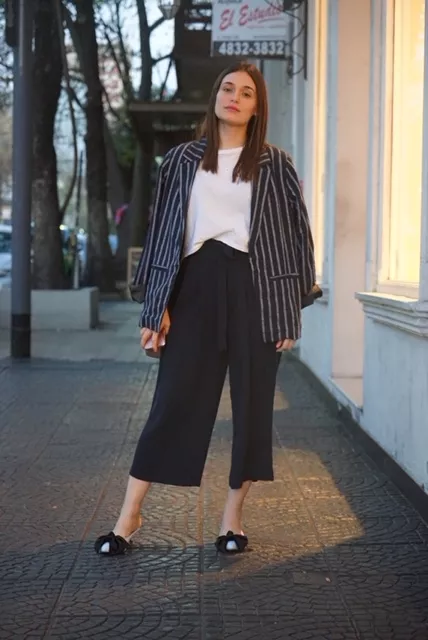 Pantalón y zapatos: Zara Remera: H&M Blazer: Bien de Amores